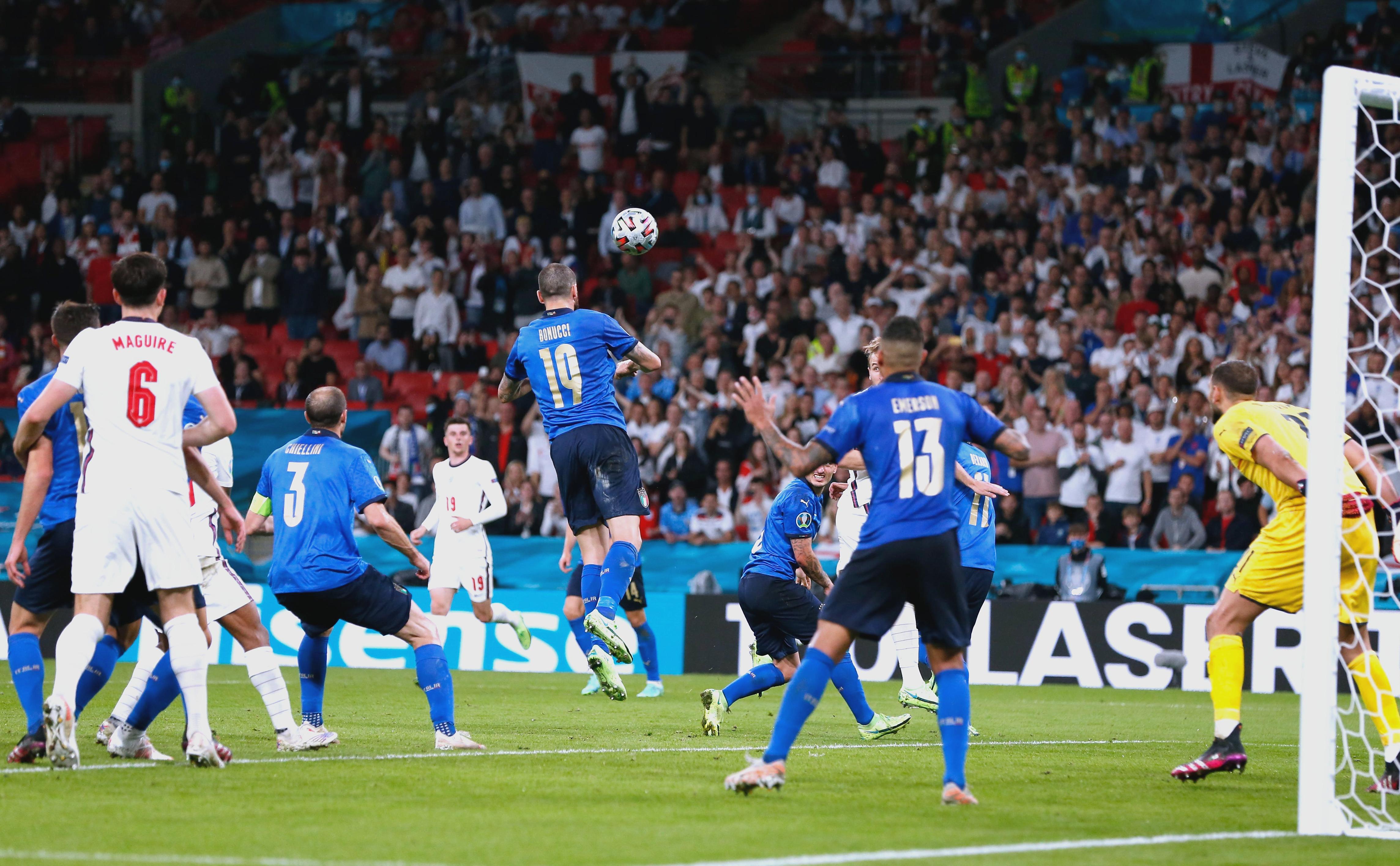 沙巴体育-冲刺阶段马赛备战意大利杯，强势反弹细节曝光，气氛紧张，球队文化再被提及(85大裁军的惊心动魄)