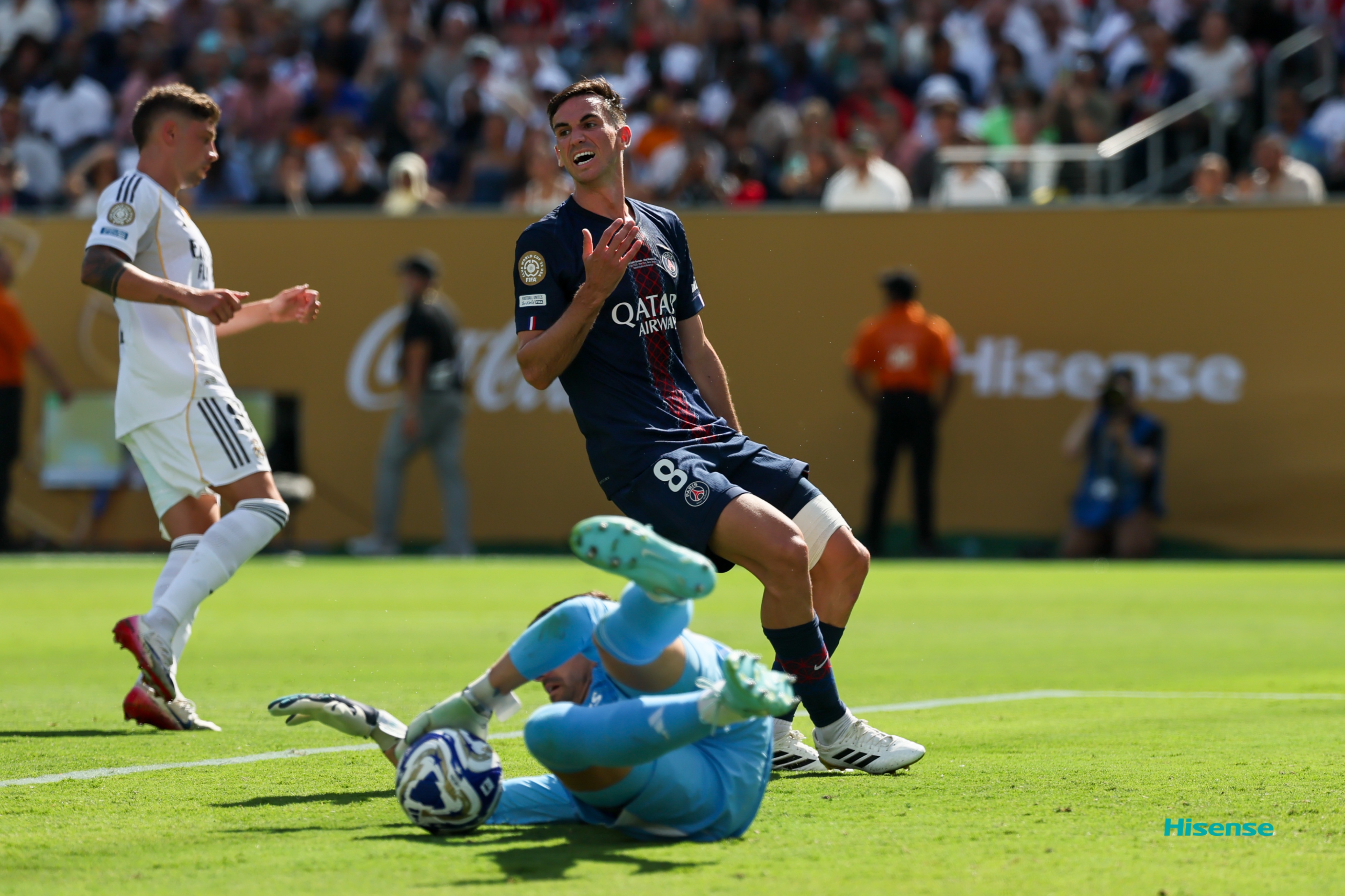 沙巴电竞-赛地聚焦：法甲今晨热度飙升，切尔西迎来里程碑，球迷炸锅，更衣室氛围转暖(孔蒂切尔西球迷)